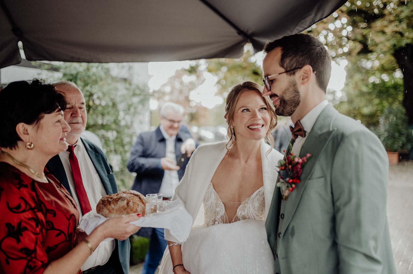 Polnischer Hochzeitsbrauch Brot und Wodka zur Hochzeit